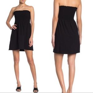 Double Zero
Strapless Smocked Mini Dress